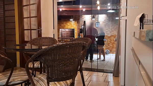 Mulher casada se arruma para receber o neg&atilde;o em casa - Bruna Silva Hotwife 