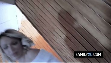 Nonton Skinny Babe Gets Her Pussy Pounded By Her Perv Stepfather thumbnail