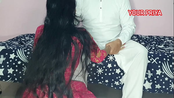 Play MP4 - NEW YEAR पार्टी से आयी प्रिया को ससुर ने जबरदस्ती सिर पकड़ कर लंड चूसाया फिर पटा कर जबरदस्त चौदा । साफ हिंदी आवाज में