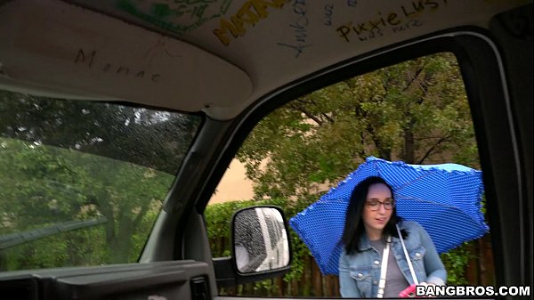 Play MP4 - Scarlett's wild ride on the infamous Bang Bus &lpar;bb14917&rpar;