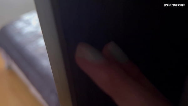 Play MP4 - Mi madrastra se toca mientras la veo en el armario&period;&period;&period; Me descubri&oacute; y ahora le toco su h&uacute;medo co&ntilde;o