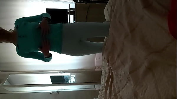 Play MP4 - SHY 18 YEAR OLD ROOMMATE SURPRISES ME BY SUCKING MY DICK UNTIL SHE GET ALL MY CUM