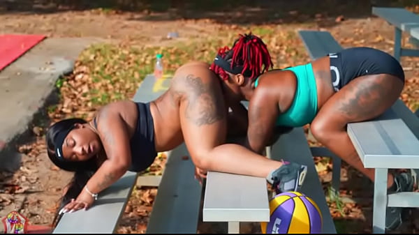 Play MP4 - 2 lesbians stopped playing Basketball