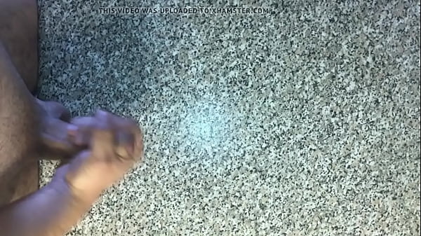 .com 7782980 mann spritz auf tisch ab 720p video thumbnail