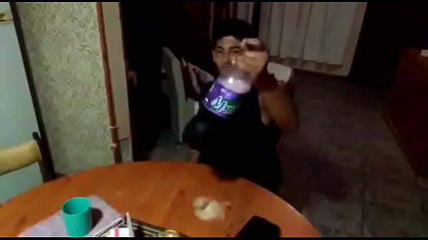 Negra puta mueve la cola 