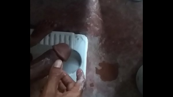 Handsome pintu_in toilet room