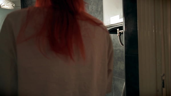 Nonton Cleaning The Shower Turns Into Hardcore Shower Sex thumbnail