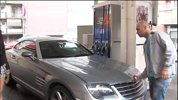 Nonton The Gas Station Attendant Has A Big Cock To Suck And He Destroys My Pussy thumbnail