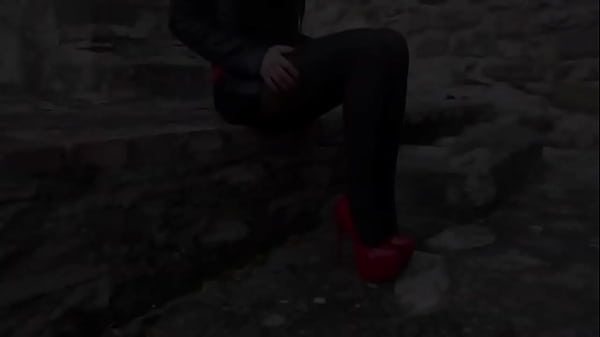 Nonton Milf With Beautiful Legs And Incredible High Heels thumbnail