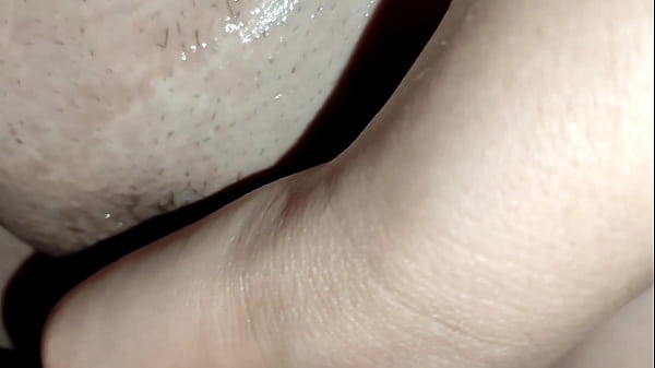 Play MP4 - Fudendo a buceta no banheiro&comma; gozando dentro e deixando pingar porra da xoxota dela&period;