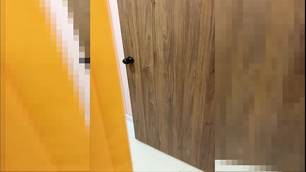 Nonton Atrapo A Mi Madrastra Caliente De Culo Enorme Fortandose El Co&ntilde;o En El Ba&ntilde;o Y Le Presto Mi Verga Para Que Se Le Baje La Calentura thumbnail