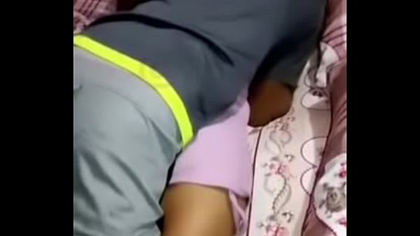 Follando a compa&ntilde;ero de mi esposo el graba 