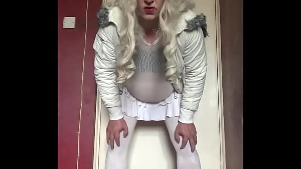 i am not cam shy so come fuck me in public 