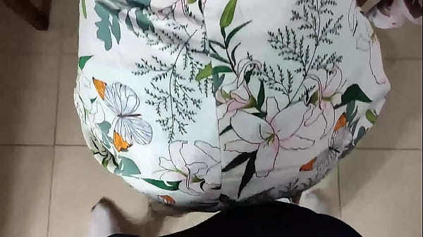 Grabo a mi Madrastra_Caliente Cocinando - Mi Marido Trabaja Mucho asi que mi Hijastro Toma su_Lugar