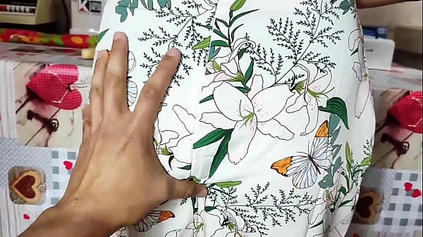 Grabo a mi Madrastra Caliente Cocinando Mi MaridoTrabajaMucho asi que mi Hijastro Toma_su Lugar