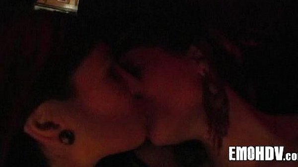 Nonton Emo Goth Lesbos 021 thumbnail