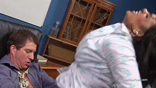 Play MP4 - A heavy facial for an Indian babe with exposed large breasts