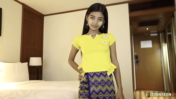 Johntronx - Horny Slim Thai Amateur Loves A Big Cock Inside Her Pussy thumbnail