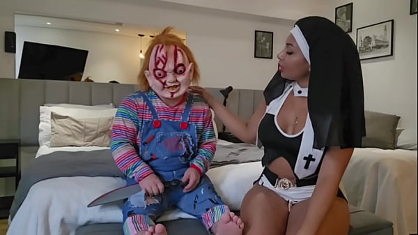 A freira levando o chucky pra confessar seus pecados daquele jeito 