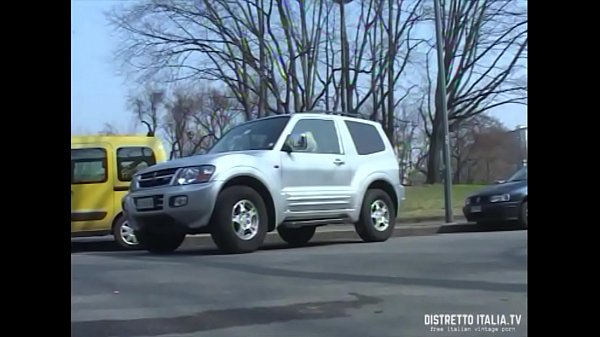 Play MP4 - La direttrice arriva in ufficio gi&agrave; con la voglia di un gran cazzo nel culo