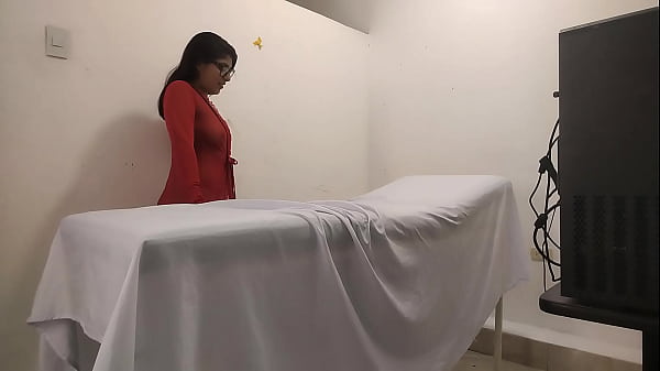 CHANGE OF PLANS DOCTOR WAS_GOING TOGIVE MASSAGE TOFEMALE_PATIENT_BUT THE_PATIENT_TURNED OUT TO BEA WHOREAND QUICKLY SETHIM UP