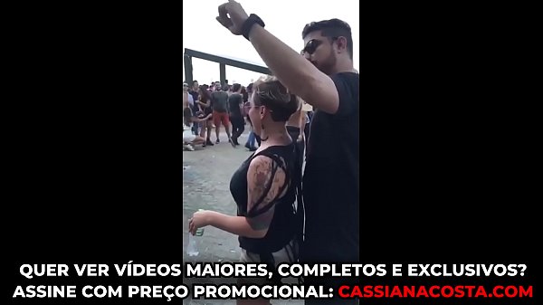 Play MP4 - Chupando um amigo que conhecemos na festa e meu marido&excl;