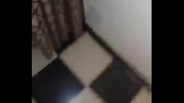 Nonton Peeing thumbnail