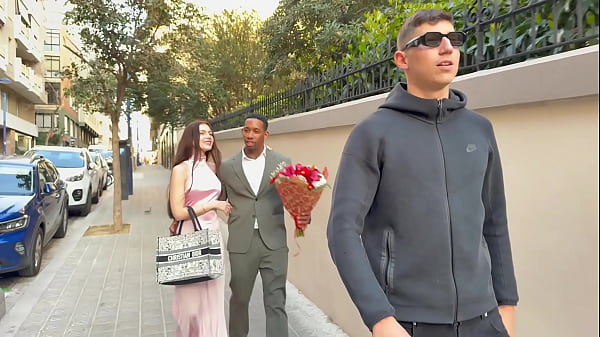 Jes&uacute;s Reyes Comparte A Su Esposa Mary Rock Con Su Escolta El D&iacute;a De Su Boda Doble Penetraci&oacute;n Interracial thumbnail