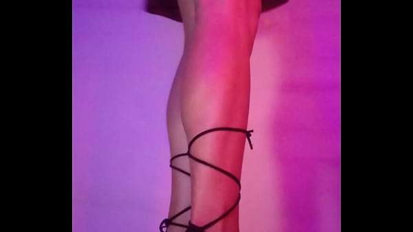 modelando mis piernas y zapatillas 