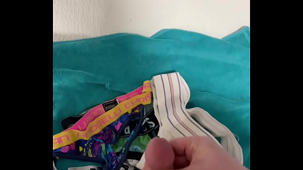 Nonton Making My Own Jizz Pants thumbnail