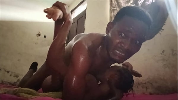 Un Coach &agrave; Gros P&eacute;nis, Bais&eacute; Dur La Mince Fille Qui Ne Support&eacute; Pas thumbnail