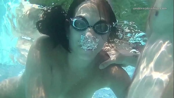 Play MP4 - Candy Lovers underwater sex