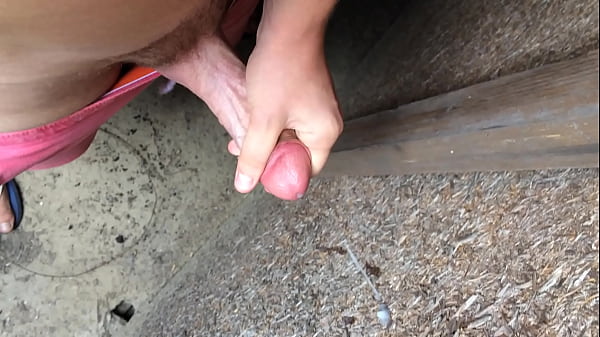 Play MP4 - jerking off outdoor