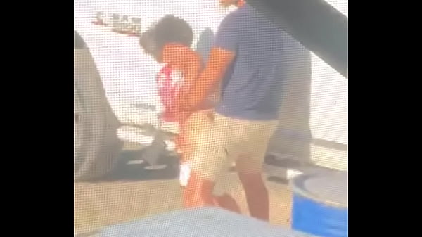 Play MP4 - Empleado Banco Popular en la playa