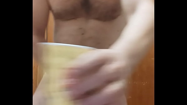 Imi place sa ma masturbez la webcam si sa imi beau pisatul si sperma ! 