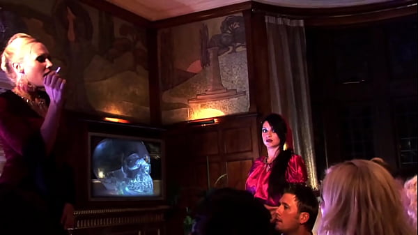 Nonton Next, This Lovely Blonde Takes A Ride On His Giant Pole, Before You Get To Look Into Her... thumbnail