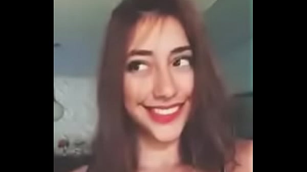 Quem &eacute_ ela? Who is she?