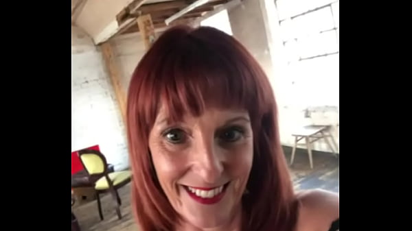 Nonton Milf Displays Her Hot Figure thumbnail