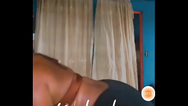 Twerking that fat ass she fine as hell 