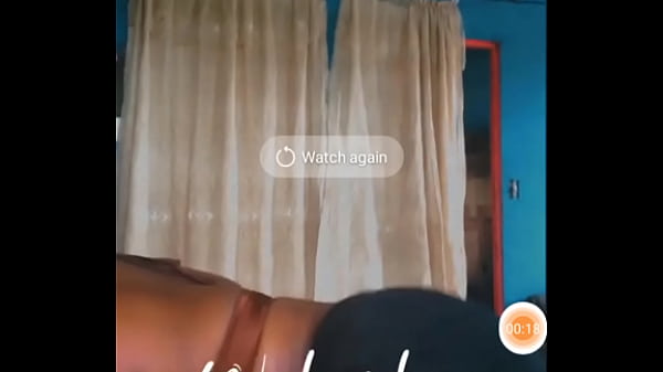 Twerking that fat ass she fine as hell