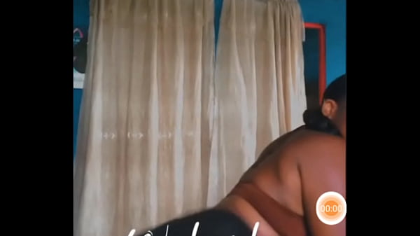 Twerking that fat ass she fine as hell