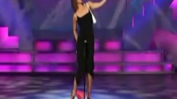 Toca flauta con la vagina en show de talentos