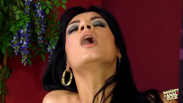 They produced an artistic creation using the anus when his large male genitalia came into contact with her soft fabric surface