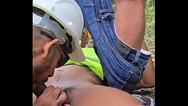 OPER&Aacute;RIOS FUDENDO O COLEGA PASSIVO NA HORA DO ALMO&Ccedil;O 