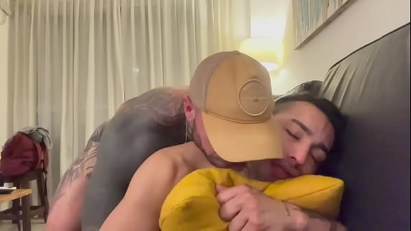 Play MP4 - Gigante hombre masculo y pijudo le da pija y pre&ntilde;a a full a pendejito twink - bareback - leche - big dig - big cock