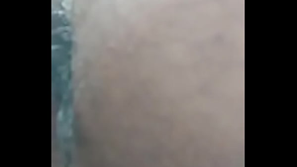 Metiendose dedo en el ano 