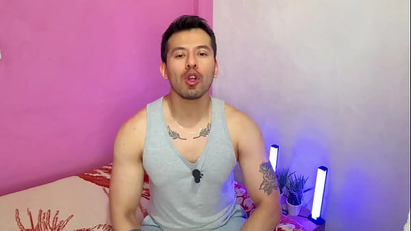 Terapeuta Le Da A Su Paciente Terapia De Dilatacion Con Su Verga De 20cm thumbnail