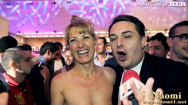 Exhibitionist Naomi Masturbates Herself For Andrea Diprè