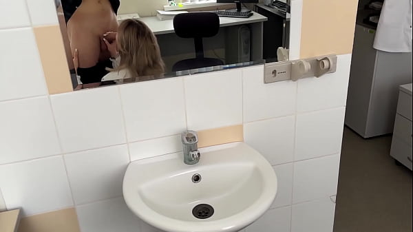 Play MP4 - Came to the doctor's appointment and cum in her mouth