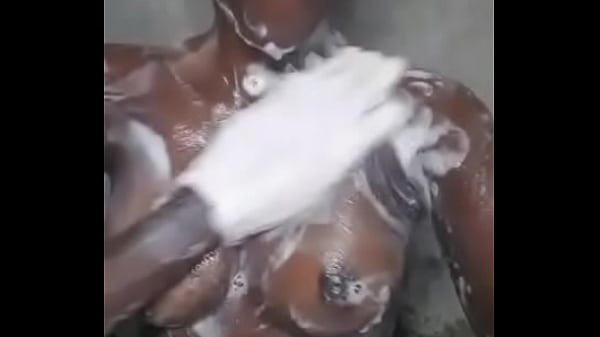 Play MP4 - Africana lavando a cona